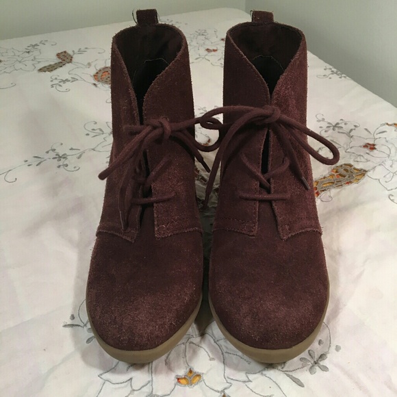 Minnetonka Shoes - Minne Tonka brown suede ankle boots, lace up front Minnetonka Shoes - Minne Tonka brown suede ankle boots, lace up front